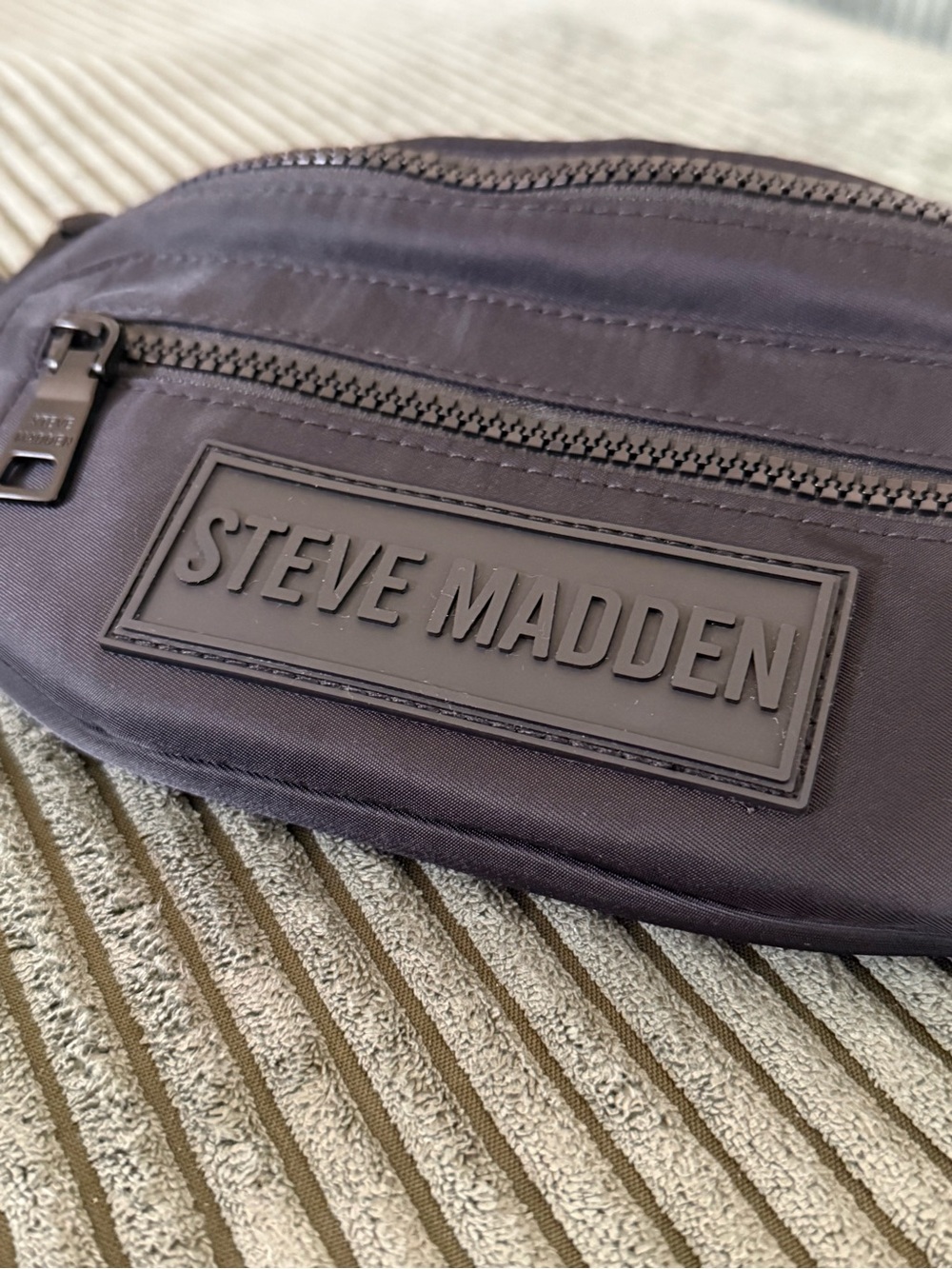 🖤 Steve Madden Black Belt Bag / Fanny Pack | EUC - Picture 3 of 9